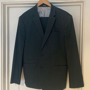 Mens express suit olive green.Pants are 34x32 slim stretch and the jacket is 44R